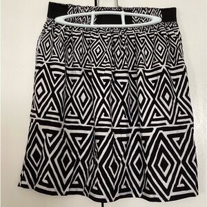 Black and white mini skirt by White House Black market. Sized S